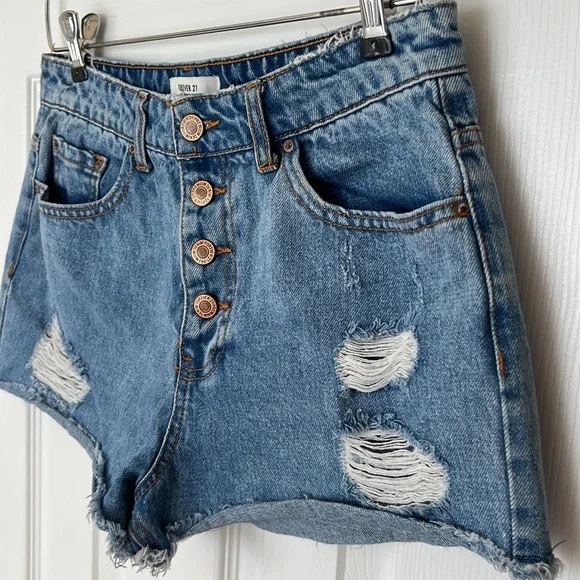 Forever 21 Denim Jean Shorts - Picture 3 of 6